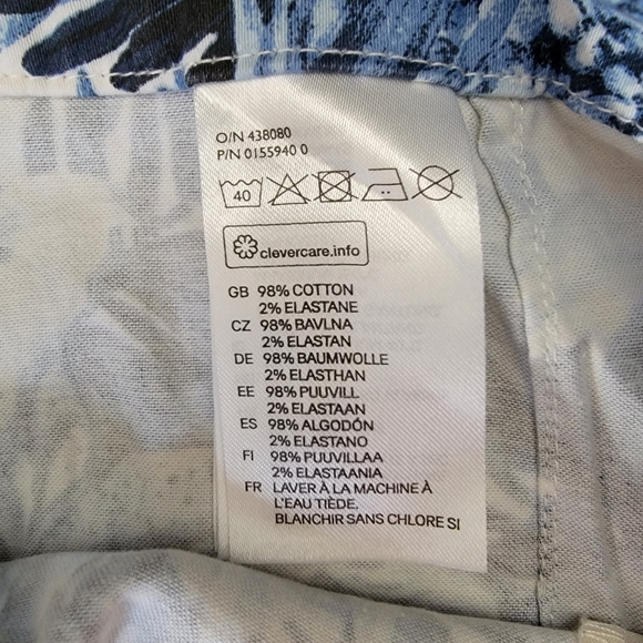 H&M High Waist shortie shorts.  Super cute summer pattern.  Size 4. - Picture 4 of 5